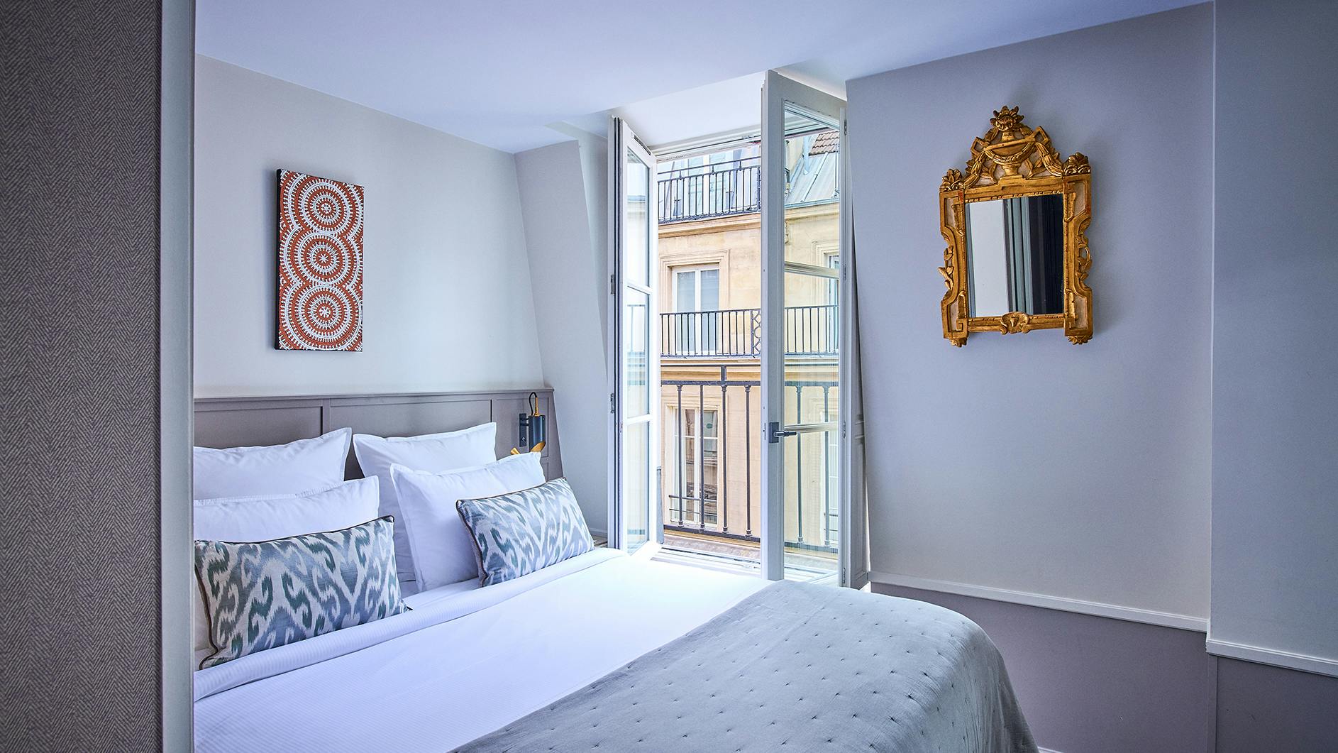 La Tamise stay in paris centre hotel 4 star