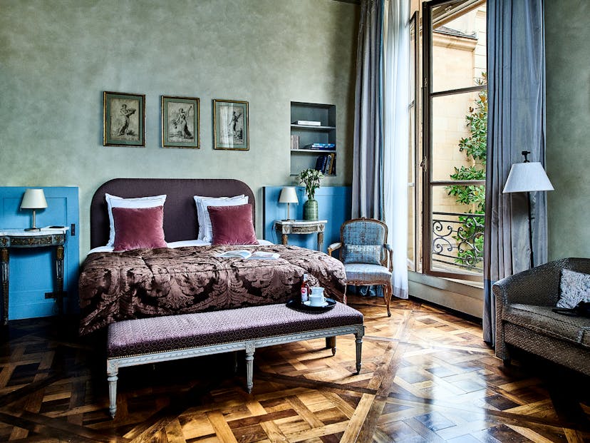 Saints Peres romantic hotel in paris centre