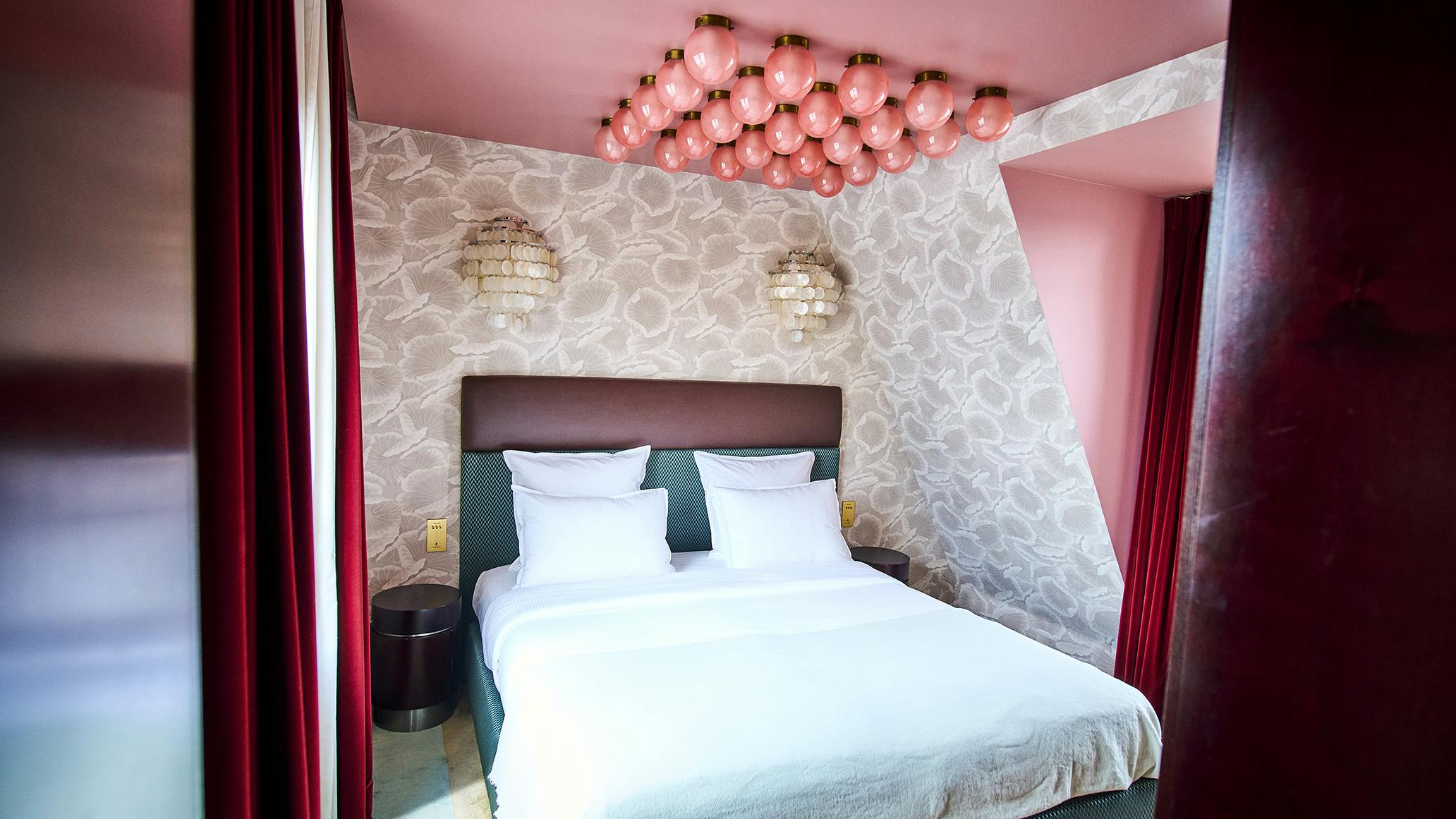 romantic hotel in paris centre