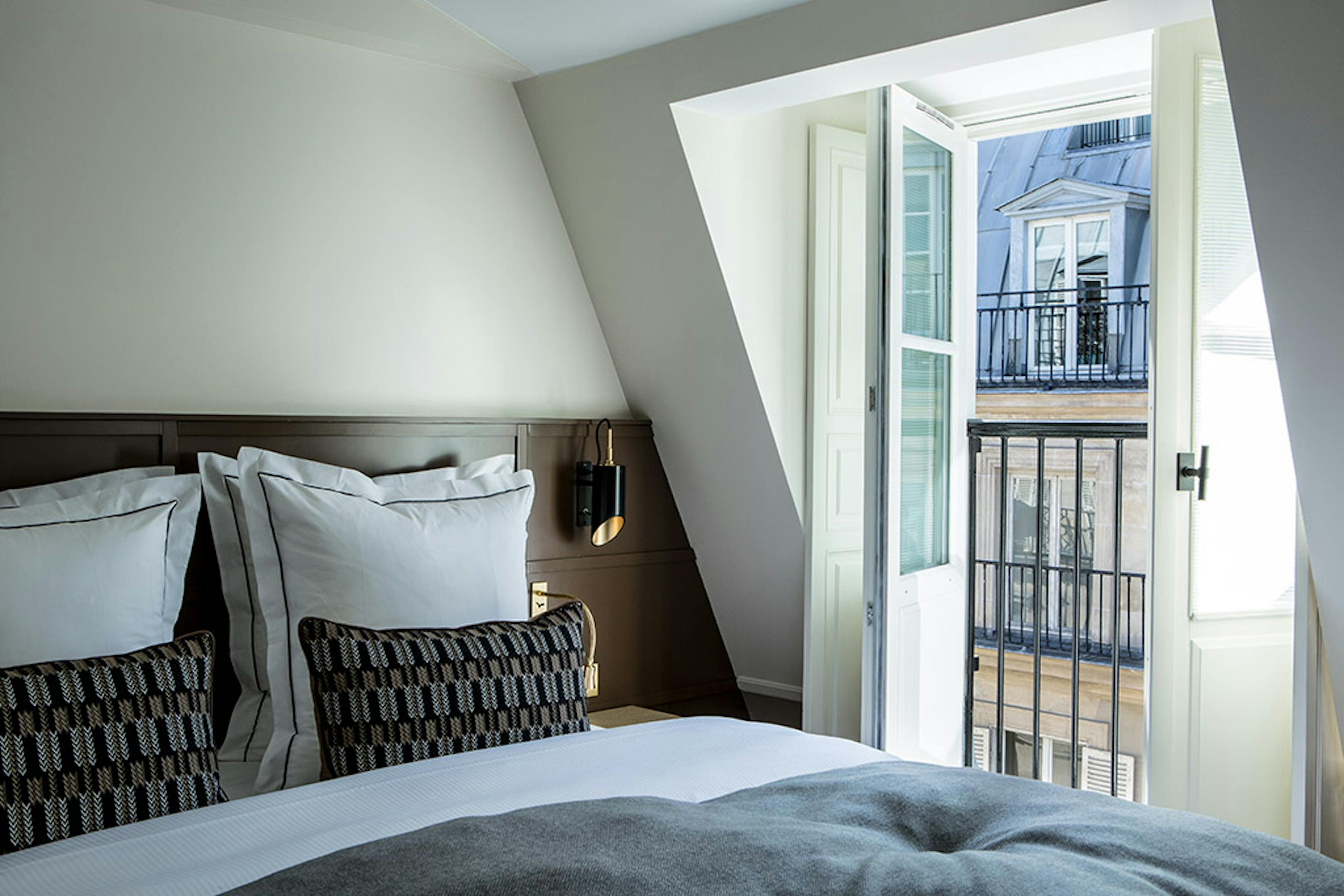 Hotel close to Arc de Triomphe in Paris