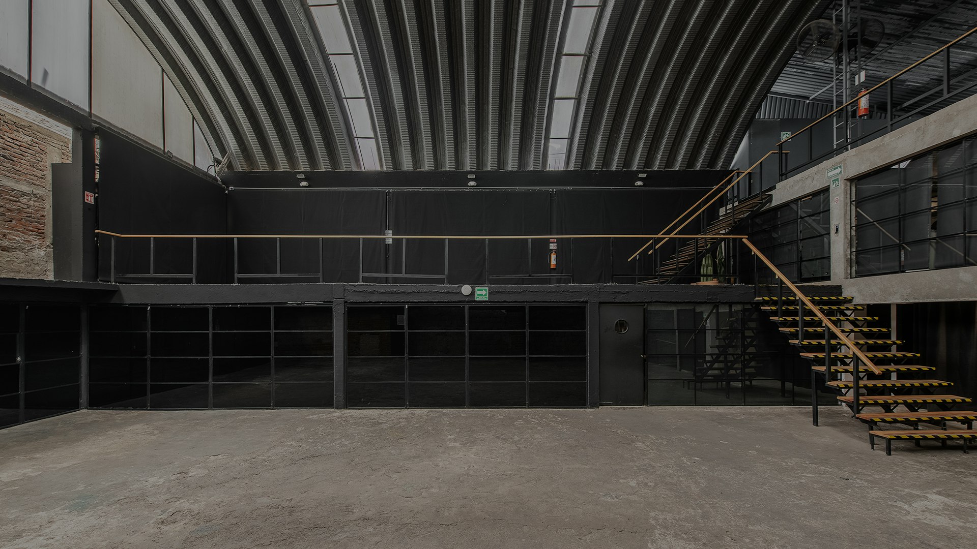 Lucerna Salón - Tapanco 