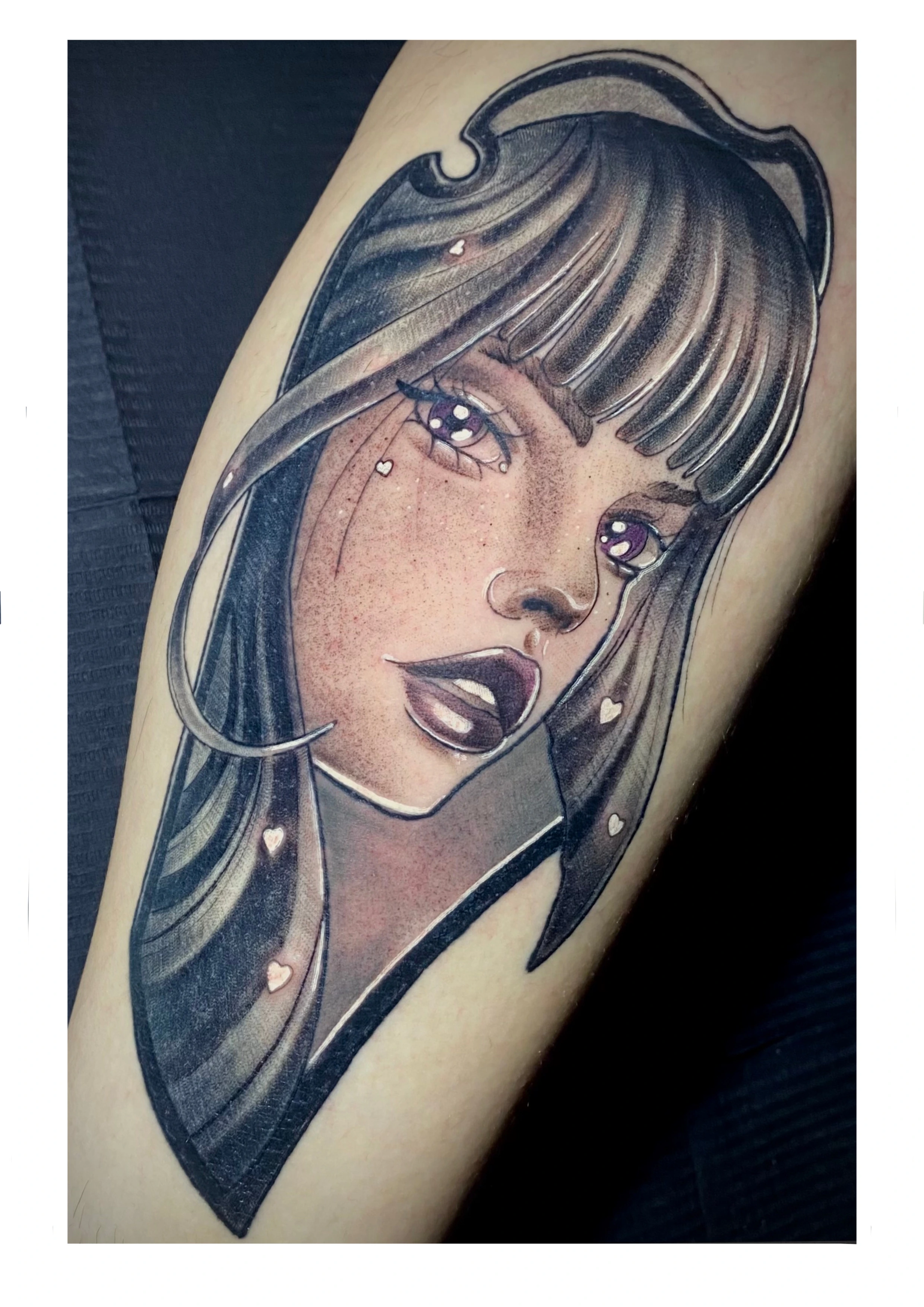 Retrato femenino en black & grey con detalles delicados - ESTUDIO12 por Delicadeza, expresión y contraste.