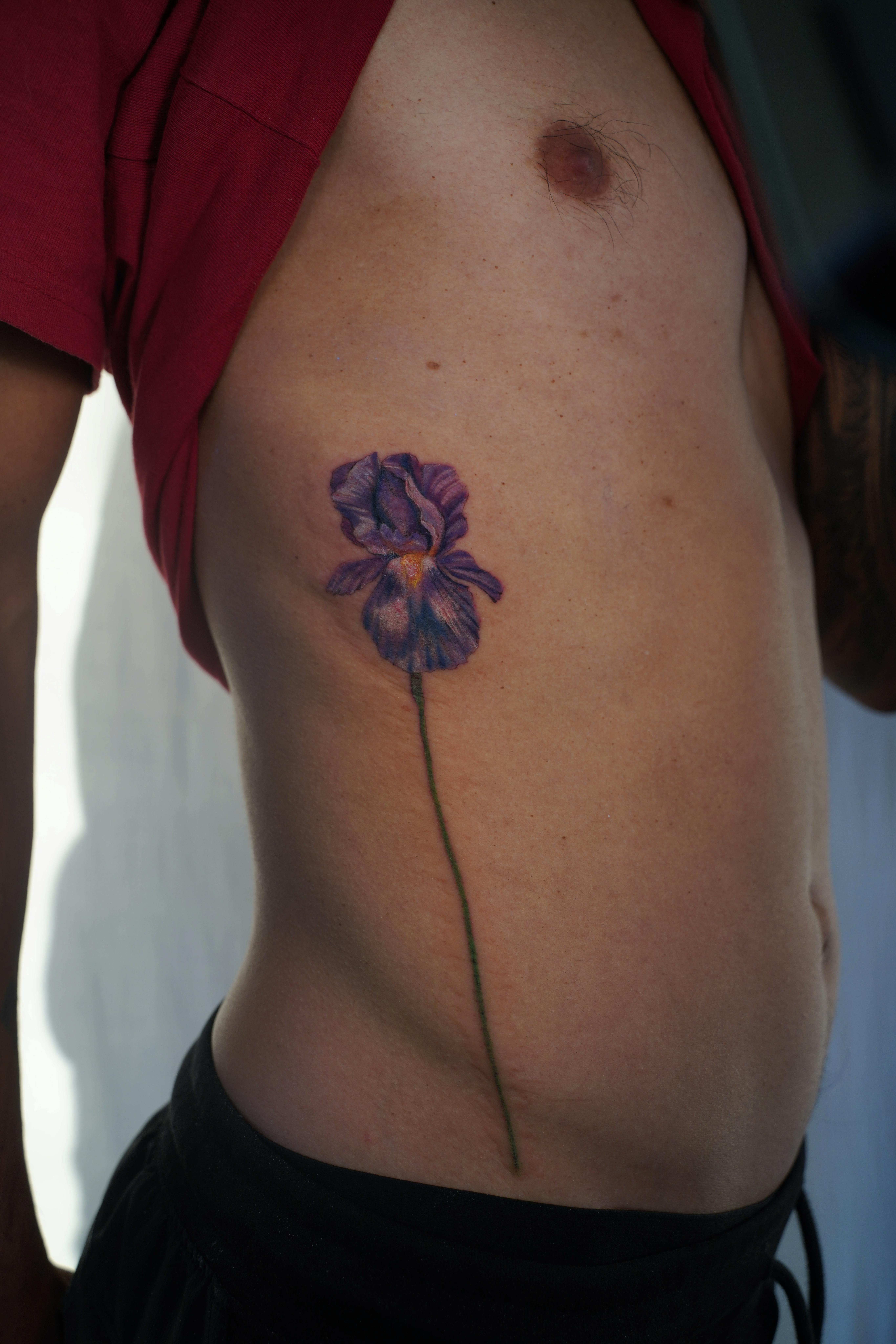 Flor de iris a color - ESTUDIO12 por Delicadeza, color y elegancia.