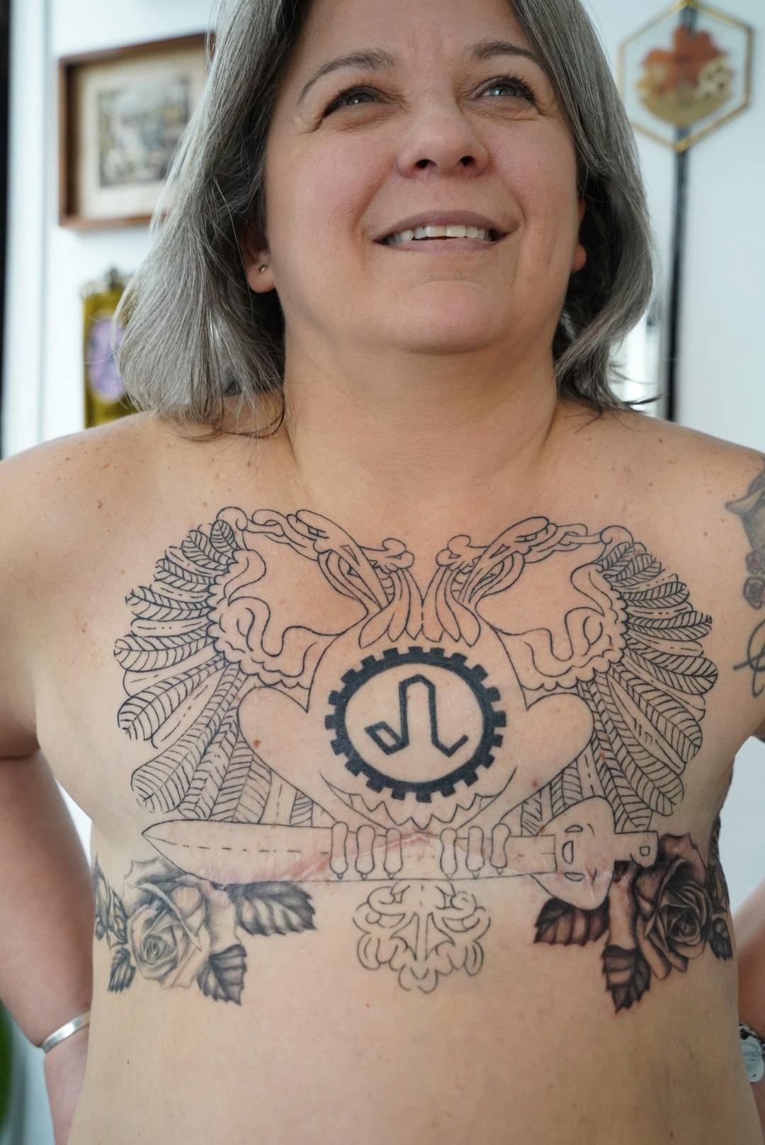 Corazón alado simbólico en linework - ESTUDIO12 por Identidad, fuerza y pertenencia.