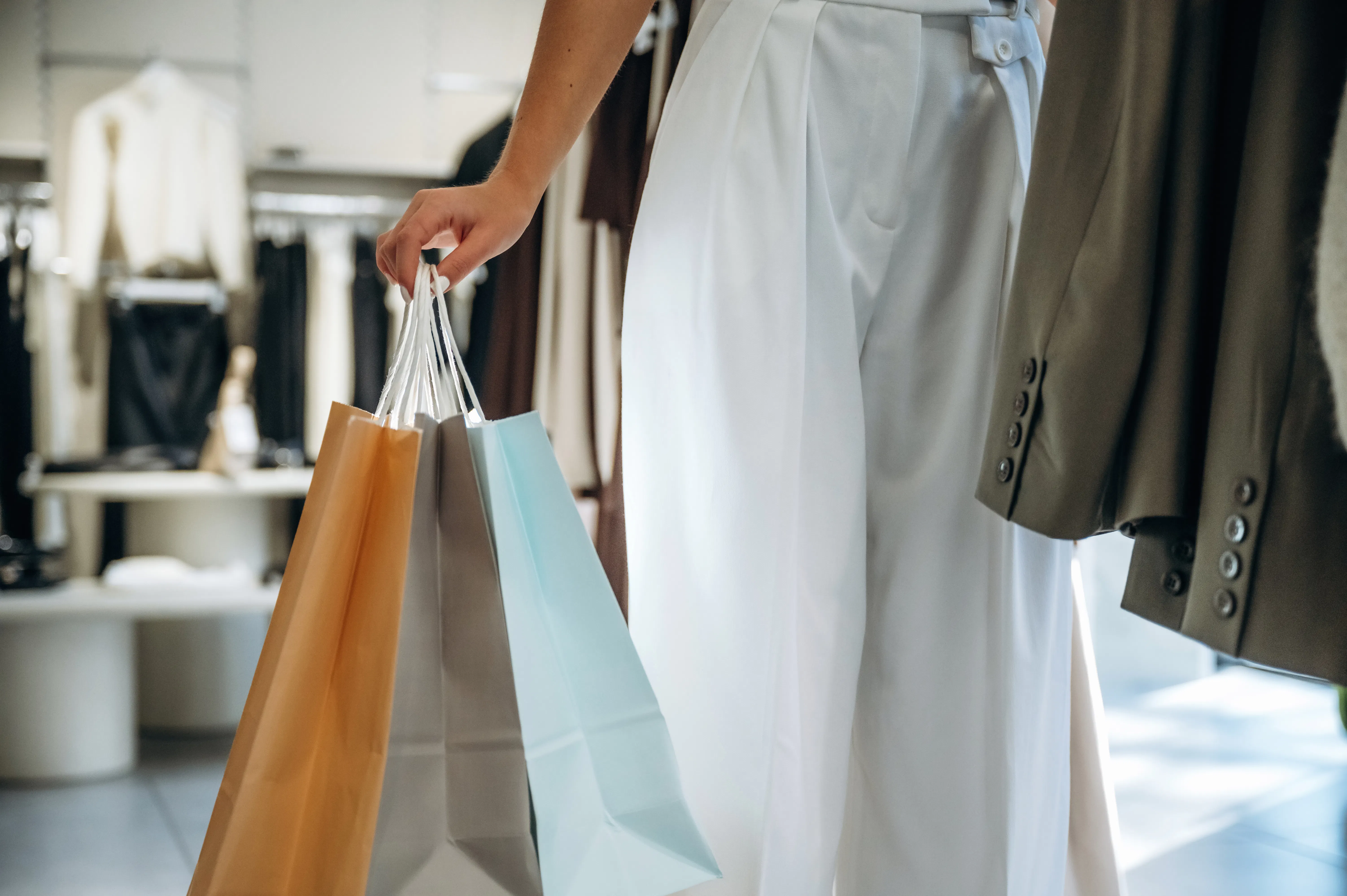 Sacolas de compras em uma boutique