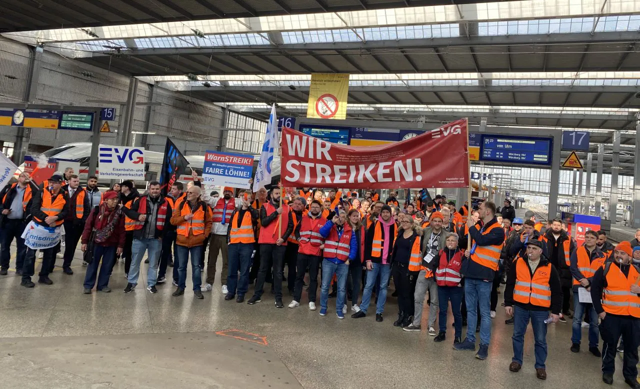 Spannende Evg Streik Mnchen Fotos