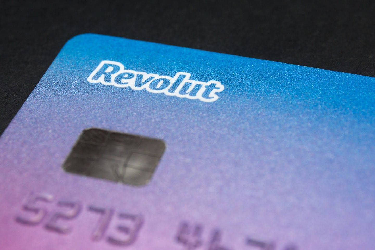 Revolut社員、750億ドルの過去最高評価で株式売却から利益を得る