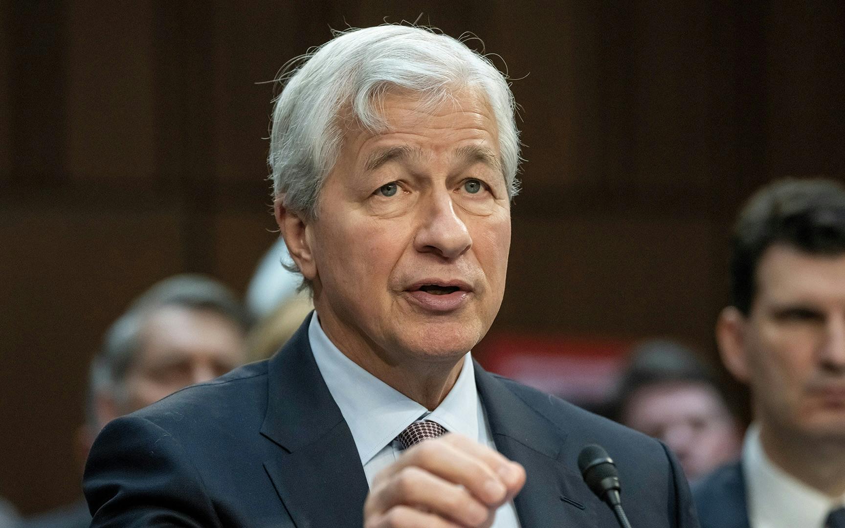 Private equity skjuter upp rekrytering av talanger – JPMorgan tvingar uppköpsbolag till kursändring
