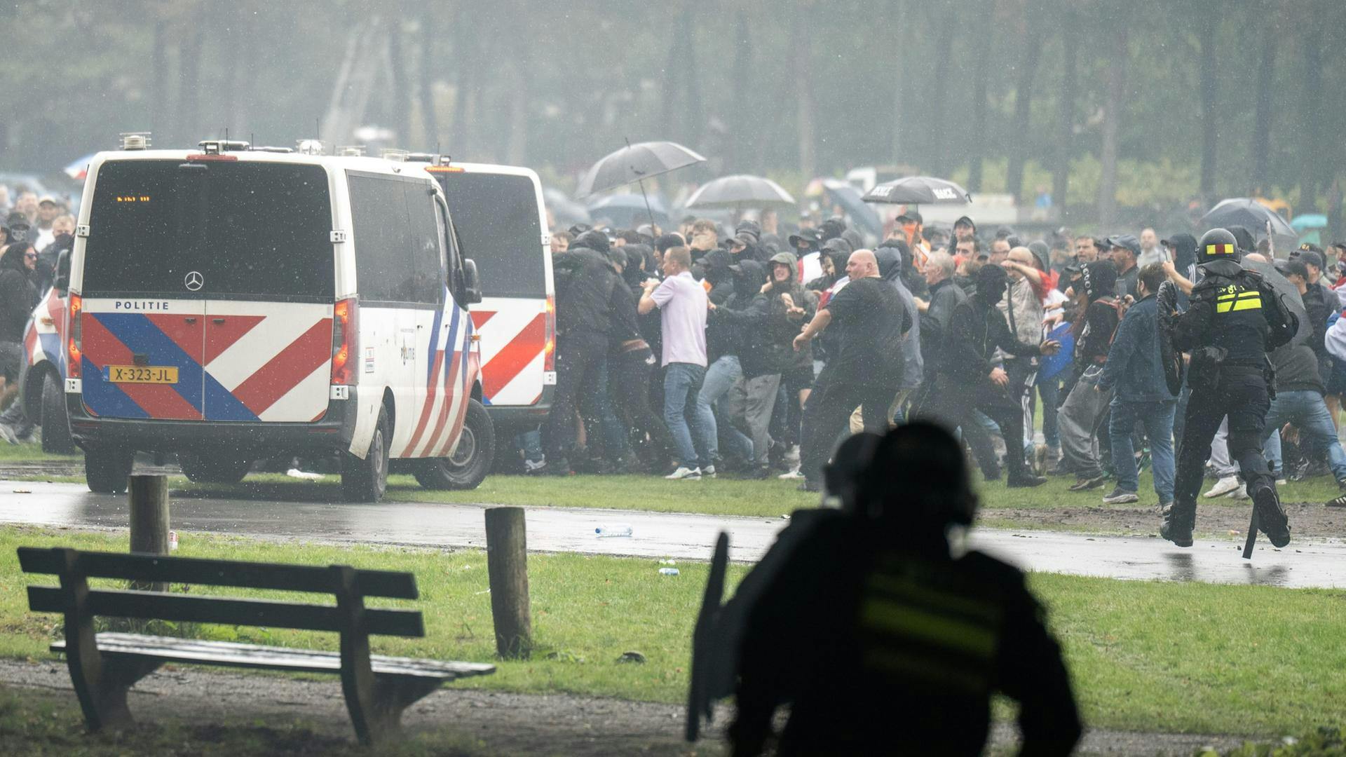 Riots at asylum demonstration in The Hague