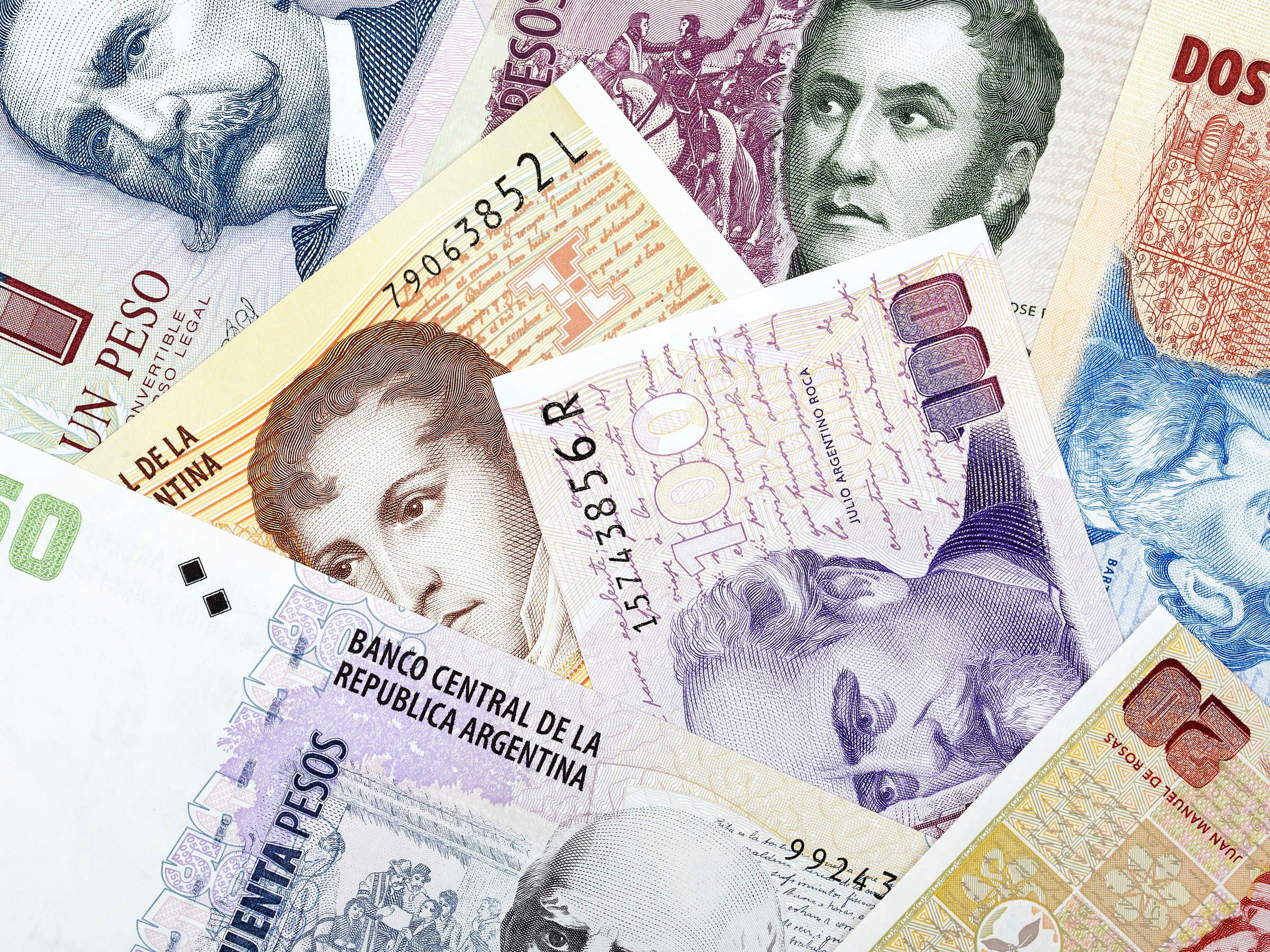 Argentina: Centralna banka vrže milijarde na trg – Peso pred volitvami pod pritiskom
