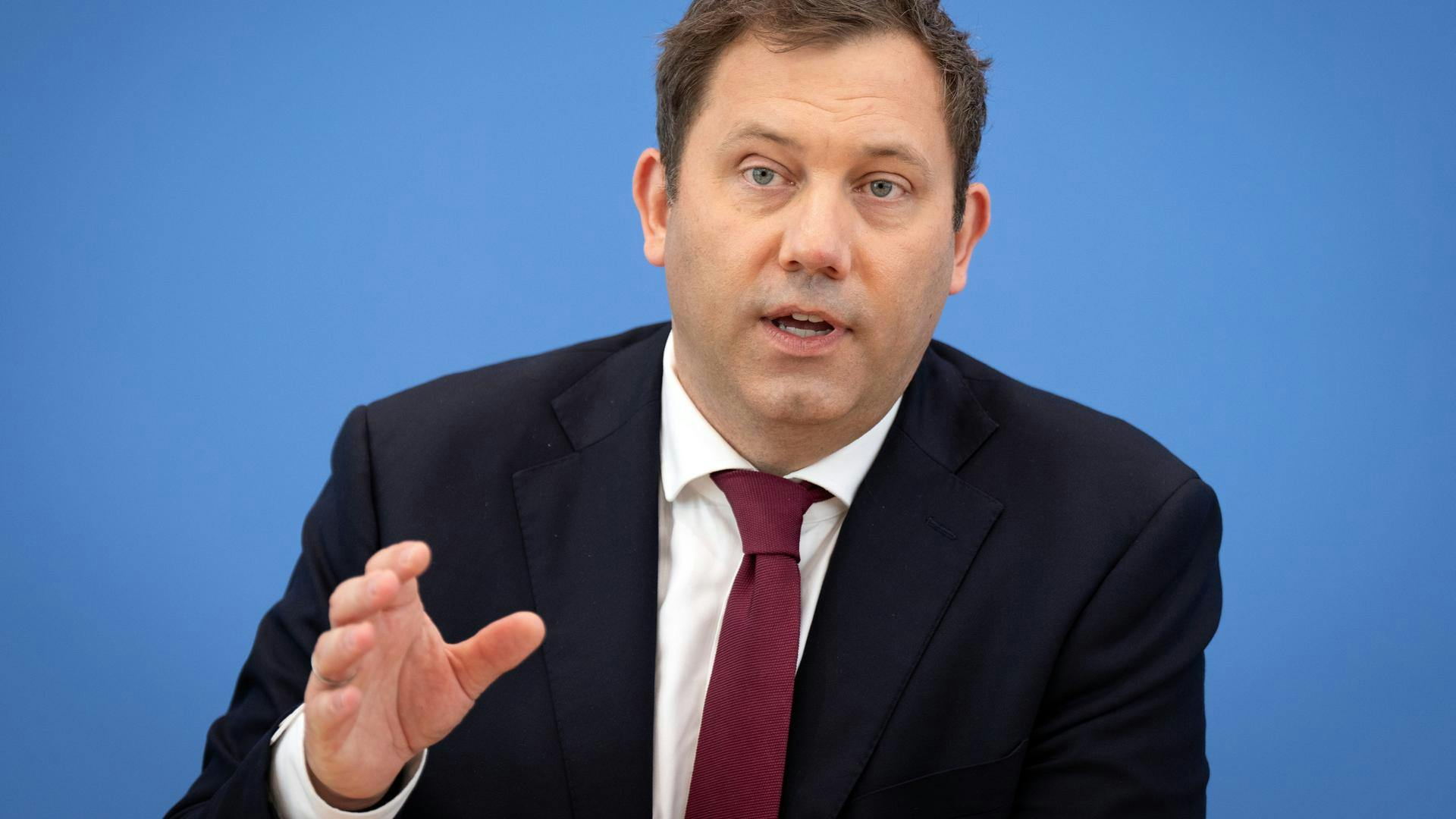 Klingbeil požaduje větší zatížení pro bohaté