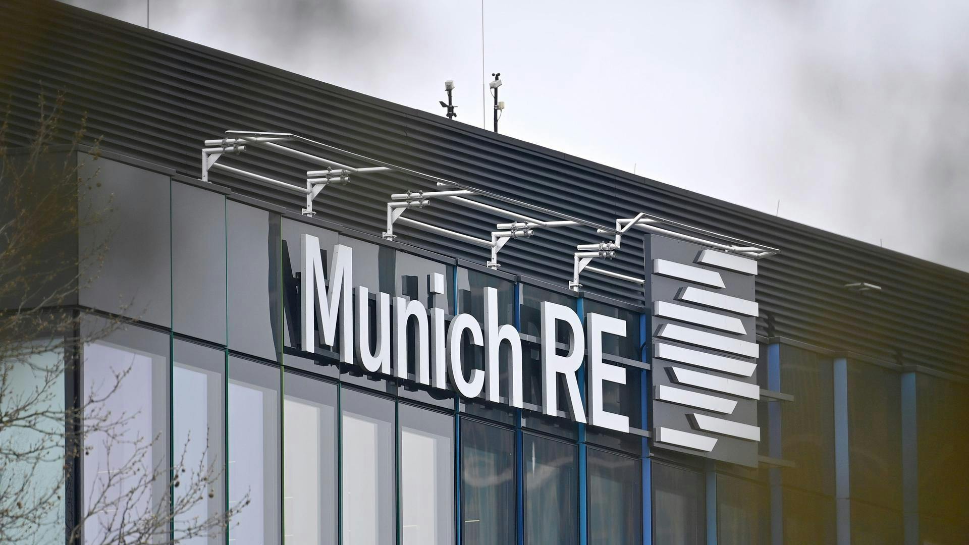 Investment Note: Berenberg keeps Munich Re on "Hold