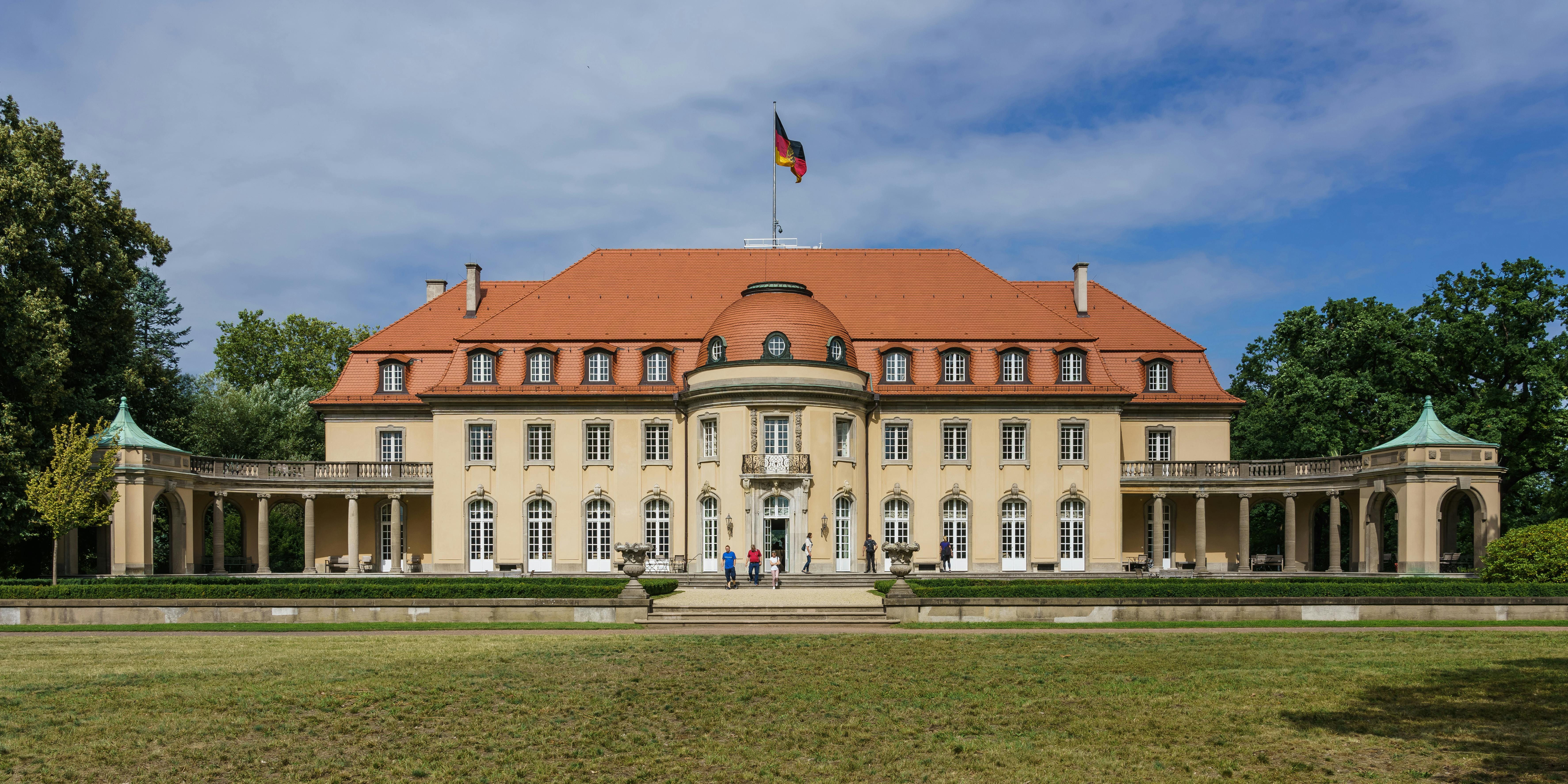 Regijska klavzura v Vili Borsig: Berlin obupano išče nov preboj