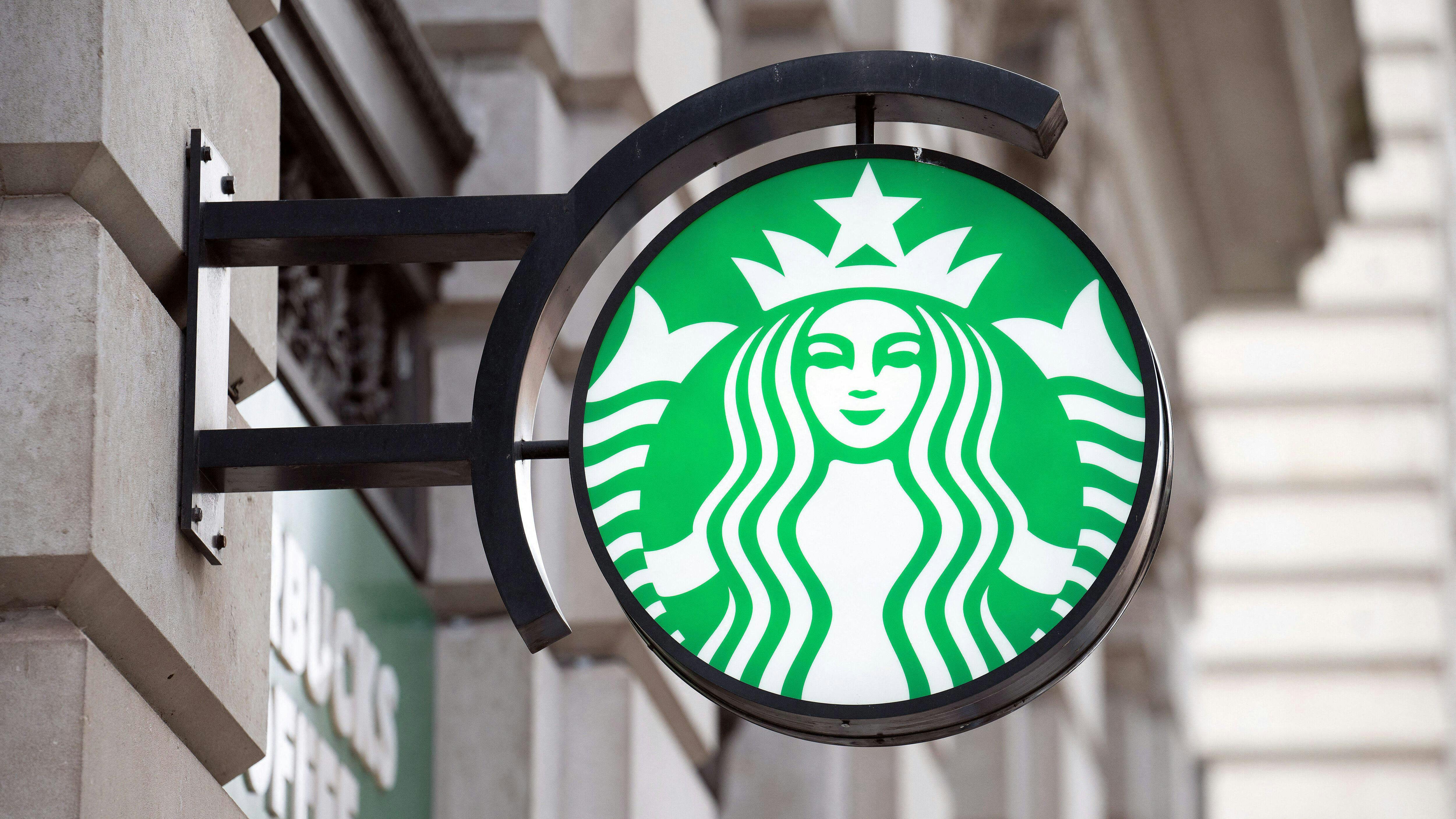 Starbucks plača odpovedanim zaposlenim le za nekaj dni – zaprtja prizadenejo več kot 1.000 zaposlenih