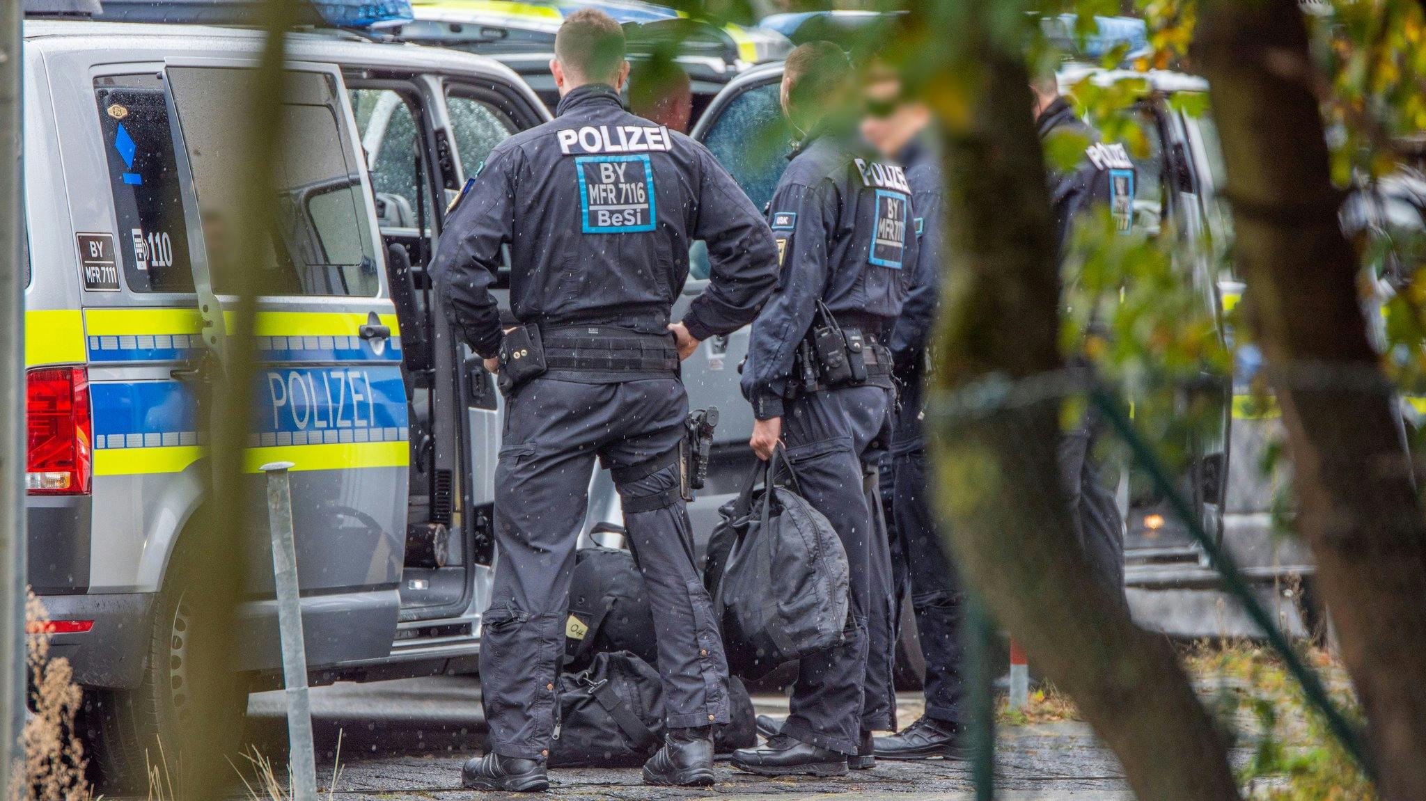 Operazione su vasta scala a Berlino-Neukölln: ex leader di milizia siriana arrestato