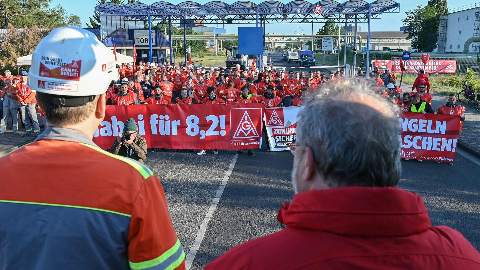IG Metall se bori za prihodnost obratov ArcelorMittal in Mercedes