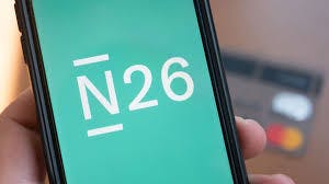 Revolut prehiteva N26 – Britanci osvajajo nemški trg z bliskovito hitrostjo