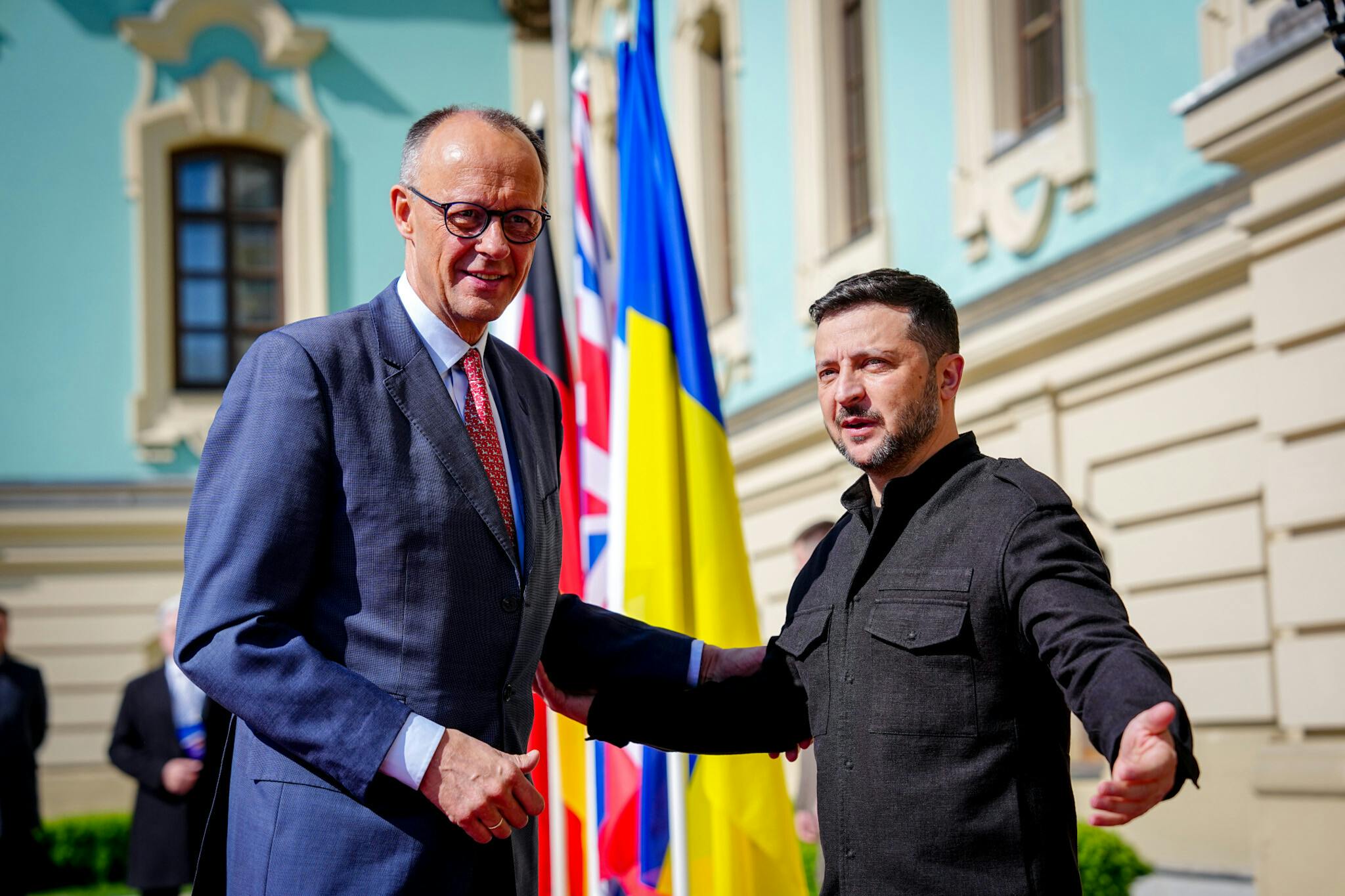 Trump muistuttaa Zelenskyiä Yhdysvaltojen johtoroolista – Ukraina etsii tukea Euroopasta