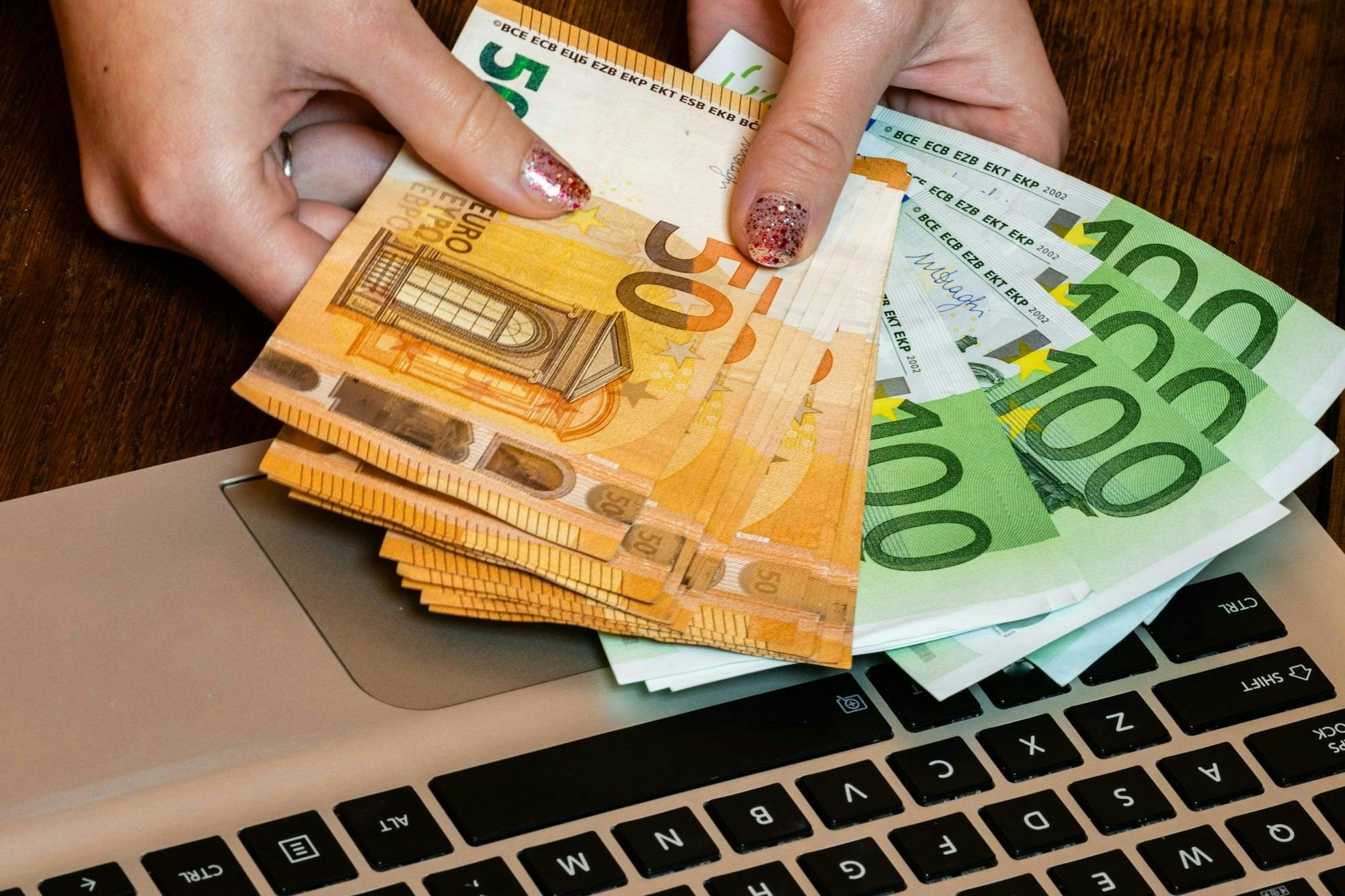 Vairāk pārredzamības, vairāk strīdu: ko ES algu noteikumi nozīmē darba devējiem no 2026. gada