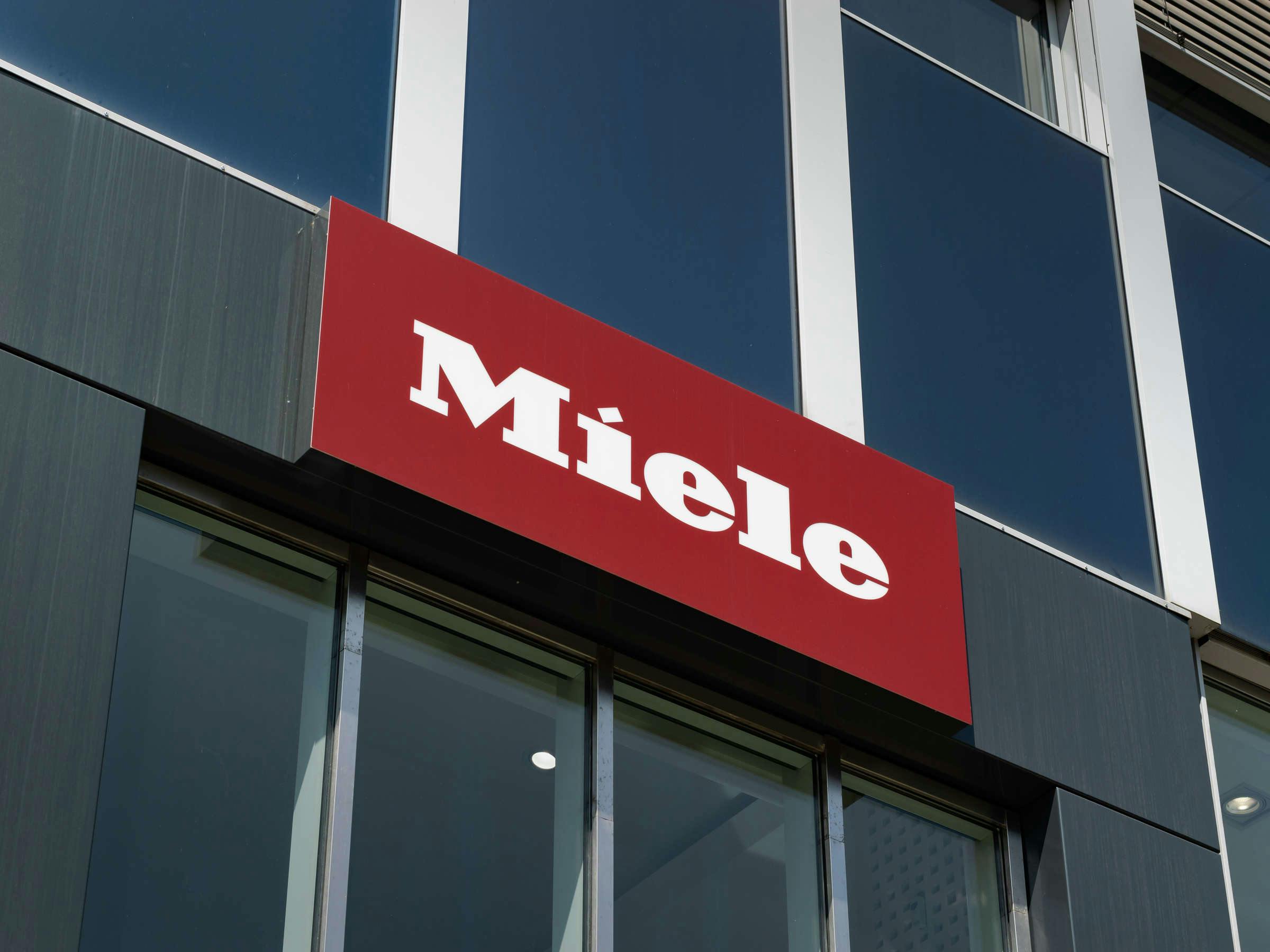 Serie de fraude la Miele: Cum un clan a exploatat serviciul pentru clienți și a obținut sute de mii de euro