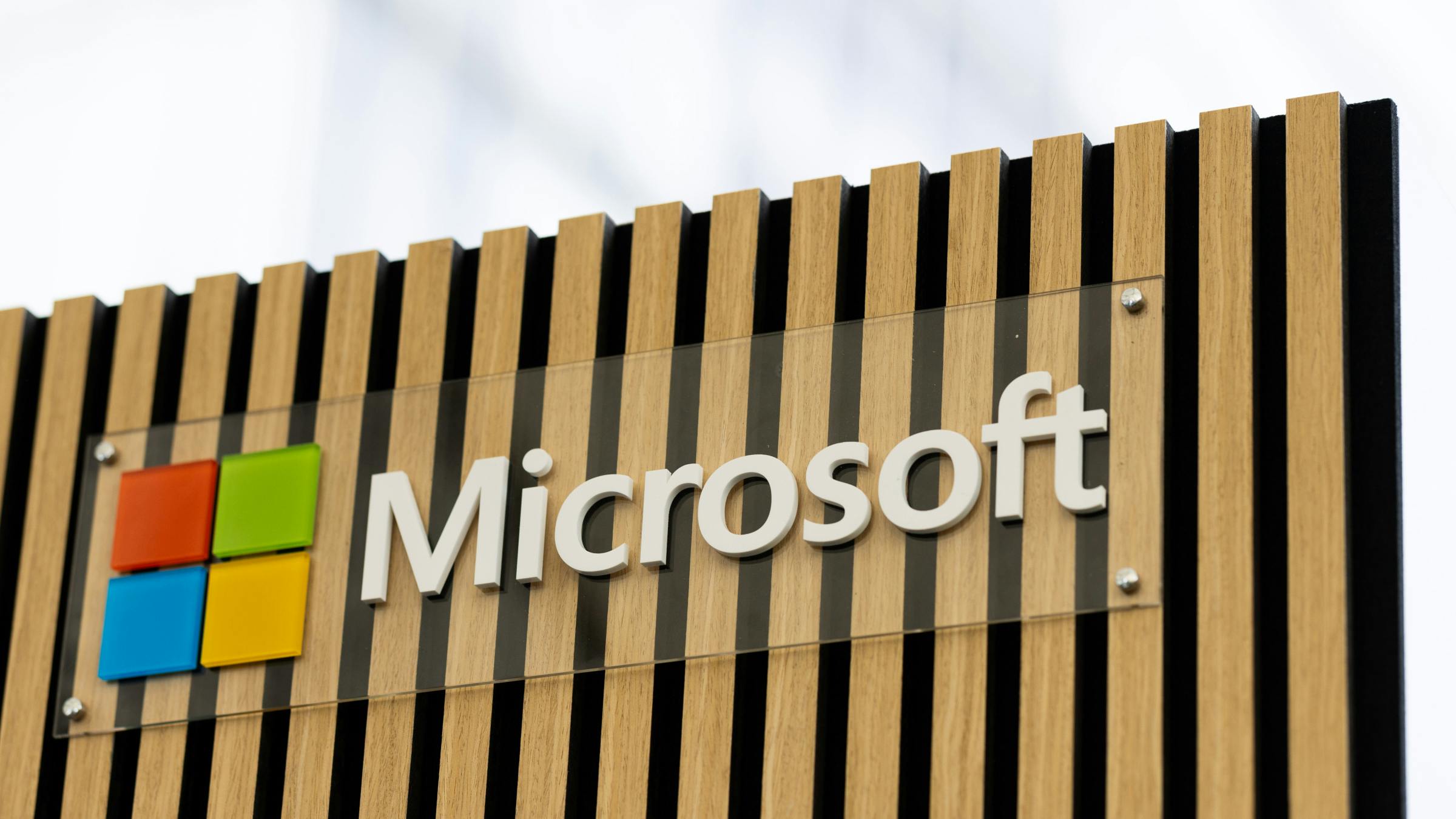 Microsoft stock loses 300 billion: Panic in the tech market
