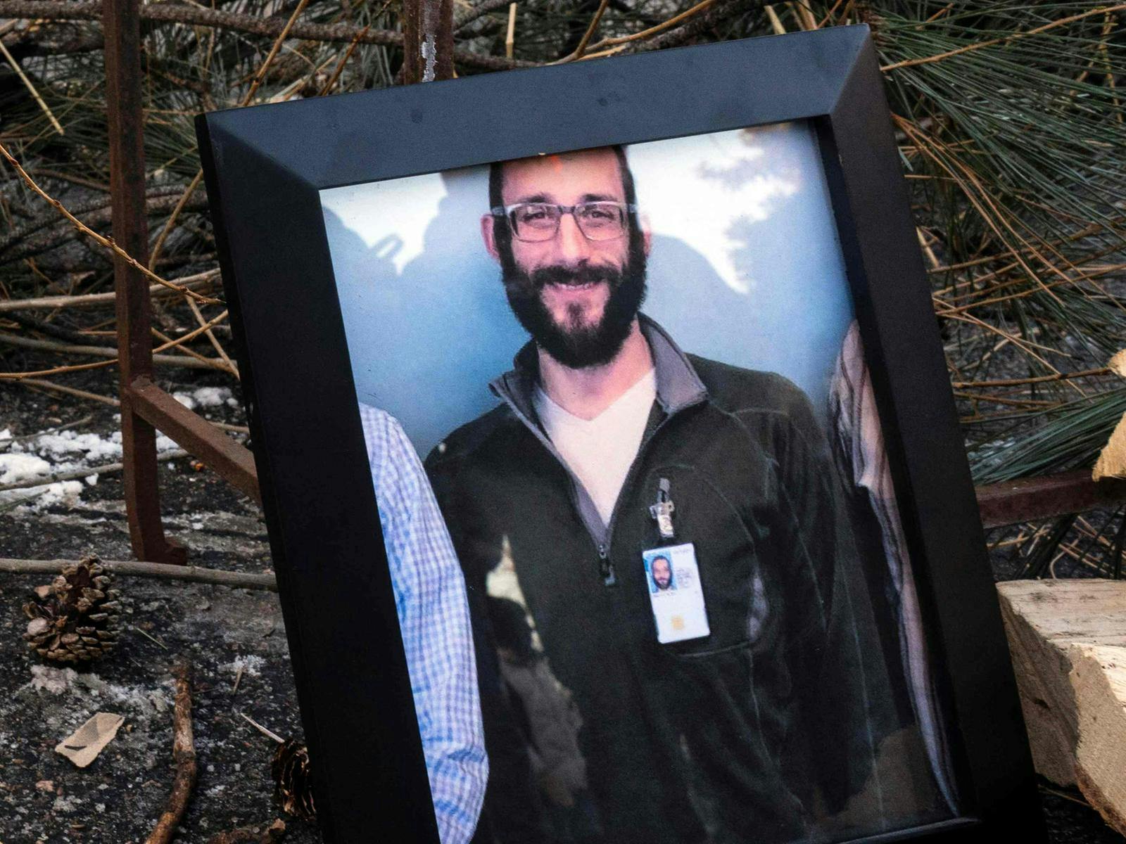 Crepe nella Fortezza: Come la morte di Alex Pretti mette in dubbio la politica migratoria di Trump