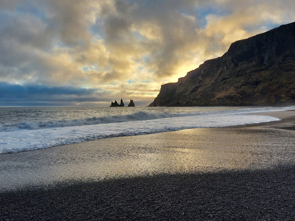 Sonnenuntergang am Schwarzenstrand in Vik