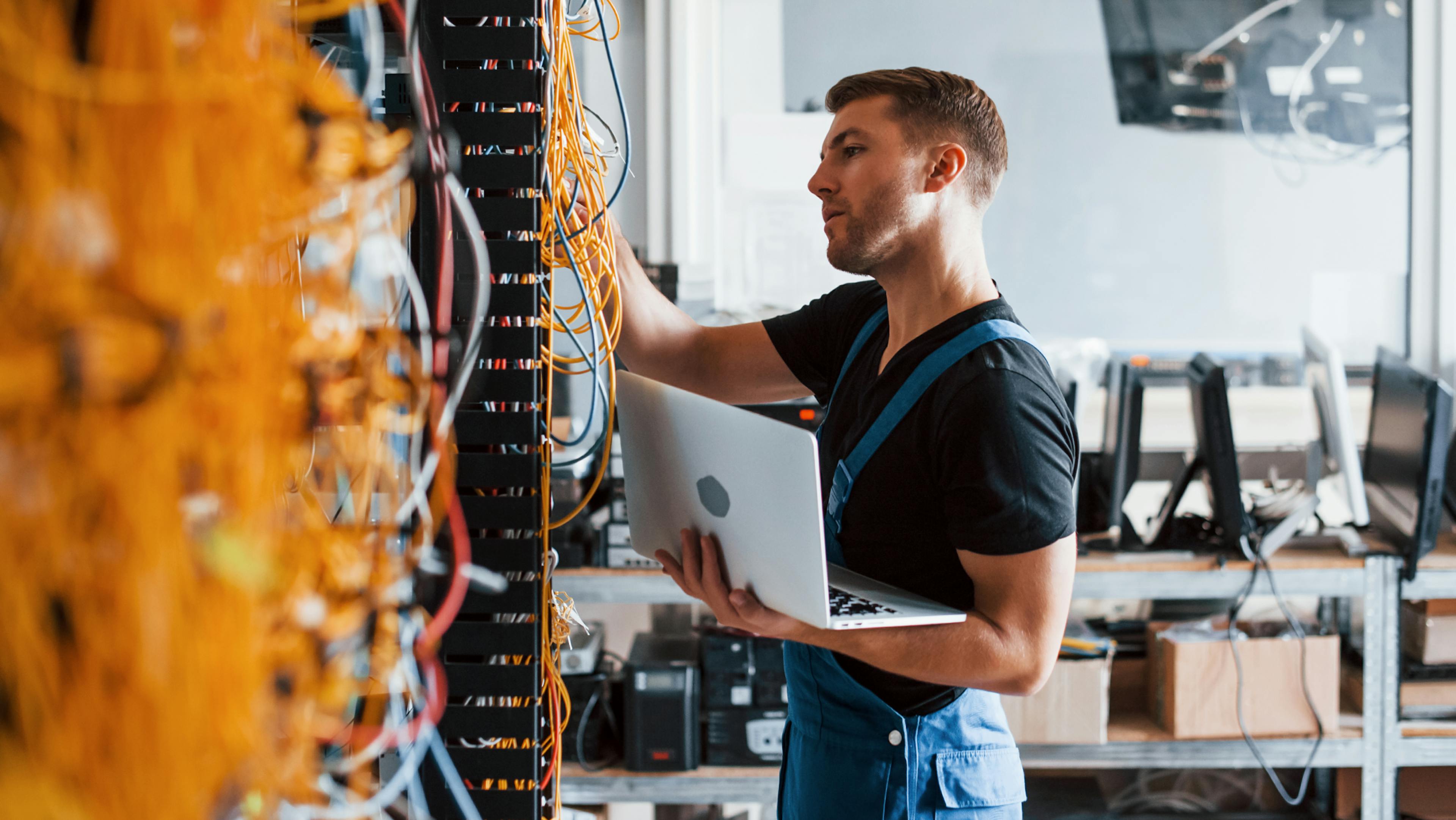 installer electrician installing system