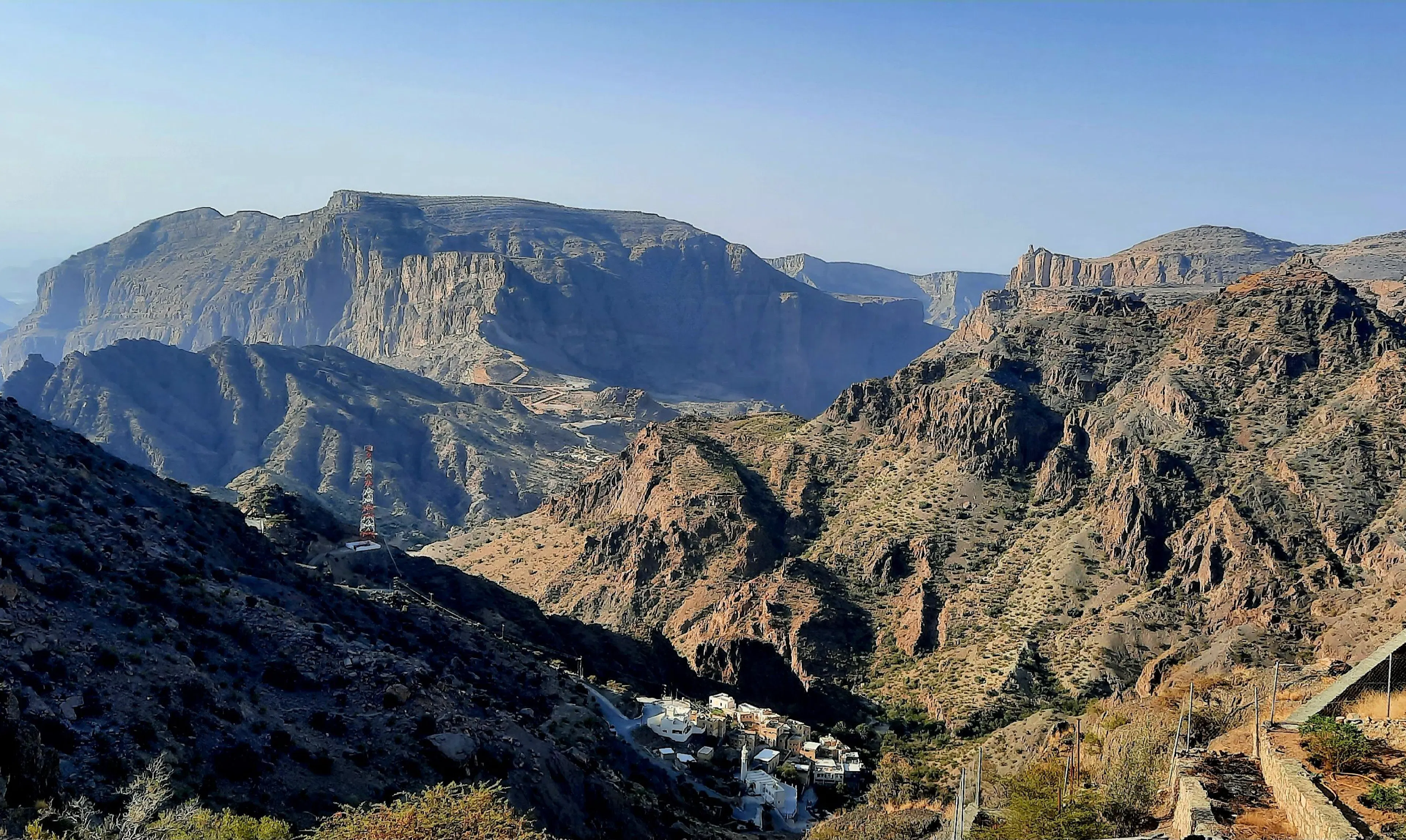 Vista sulle alte montagne dell'Oman, in Medio Oriente