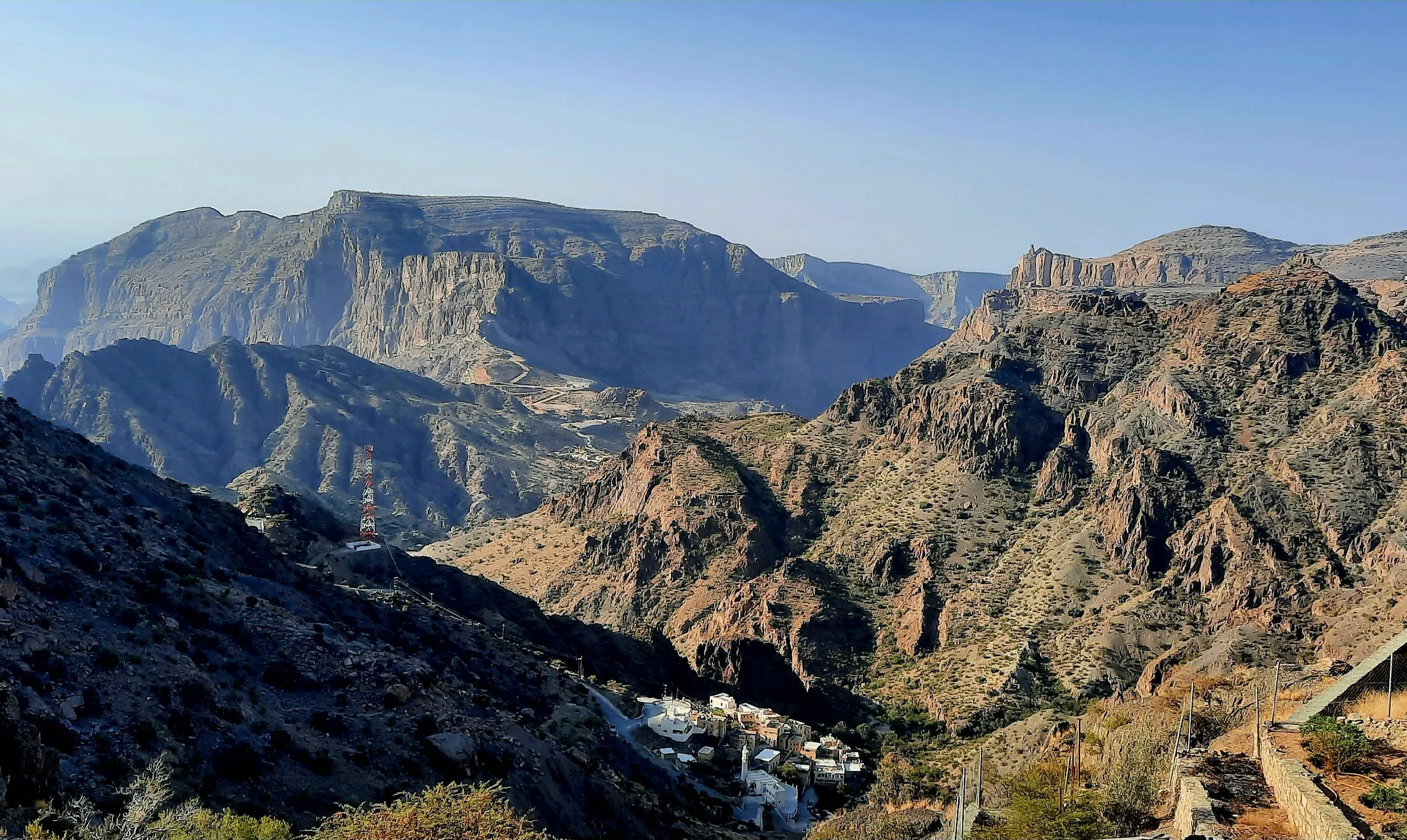 Vista sulle alte montagne dell'Oman, in Medio Oriente