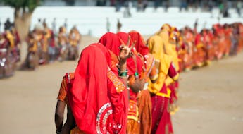 Bollywood-Klänge transportieren einen nach Indien