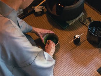 Teezubereitung in Japan