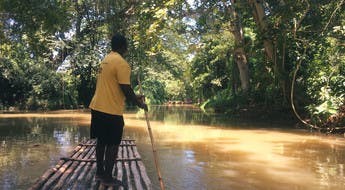 Bamboo Rafting sur la Martha Brae River en Jamaïque
