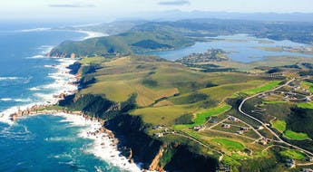 Vue aérienne de la Garden Route à Knysna, Afrique du Sud