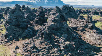 Lavasäulen in bizarren Formen auf Island
