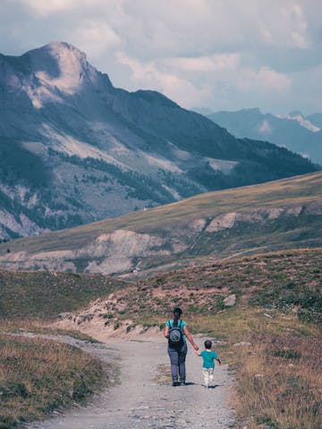 Randonnée en famille à la montagne
