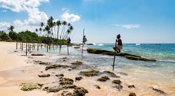 Spiaggia di Mirissa e i pescatori tipici dello Sri Lanka