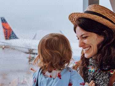 Prendre l'avion avec des enfants