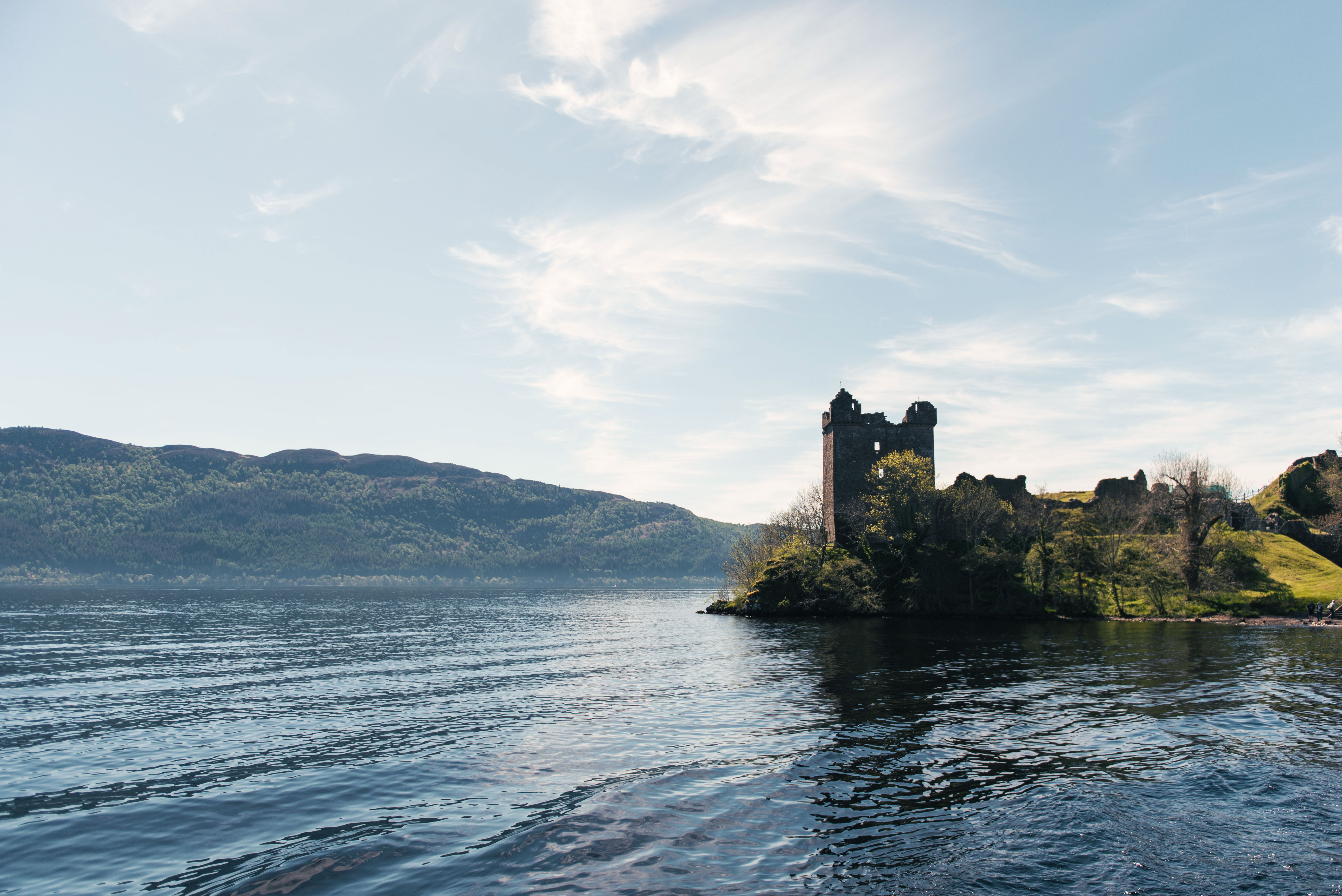 Der See Loch Ness in Schottland