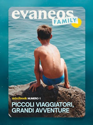 Bambino in riva al mare