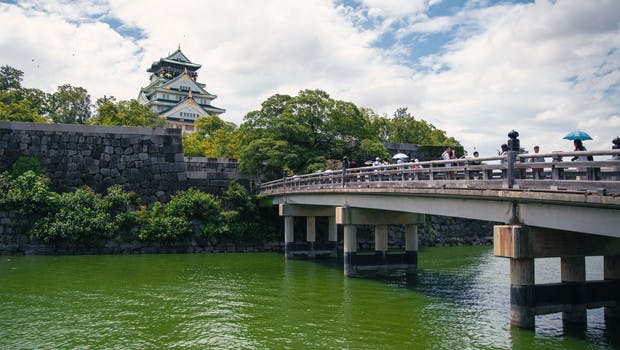 Vue du château d'Osaka depuis le pont