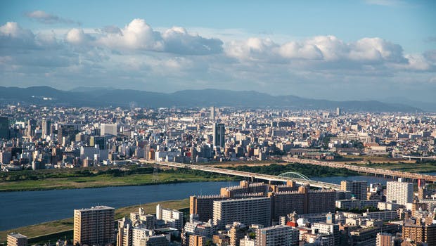 Vue sur Osaka depuis le dernier étage de la tour Umeda Sky Building