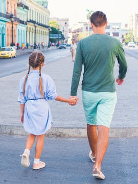 Family travellers in Cuba