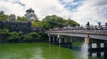 Vue du château d'Osaka depuis le pont