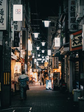 Ruelle d'Osaka la nuit