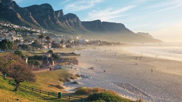 La plage de Camps Bay au Cap, Afrique du sud