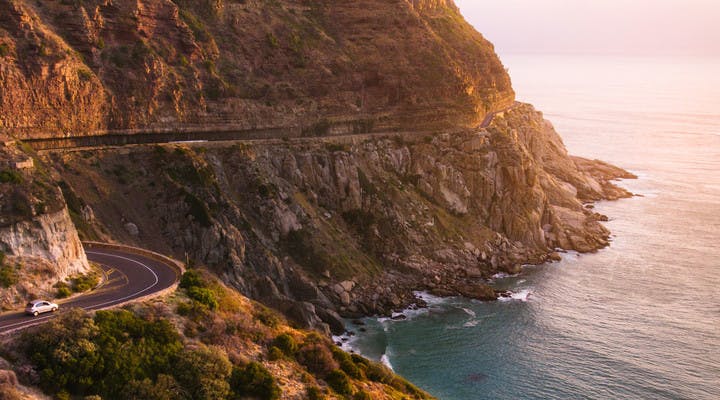 La route de Chapman's Peak, près du Cap en Afrique du sud.