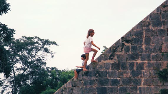 Subiendo pirámides mayas