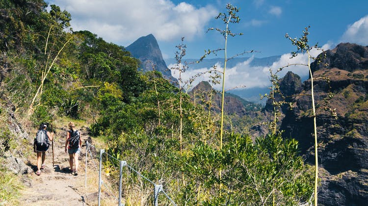 Deux randonneuses à La Réunion