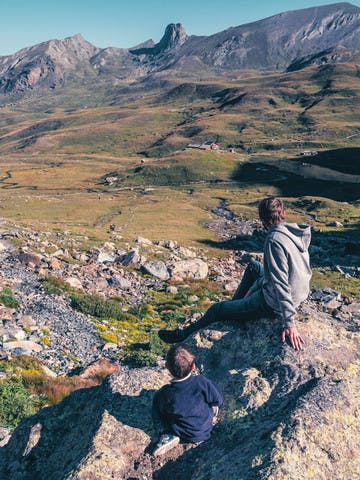 Randonnée en moyenne montagne avec un petit